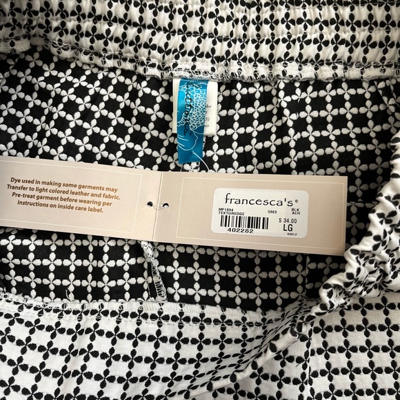 NWT Francesca’s shorts, size large - Picture 3 of 4